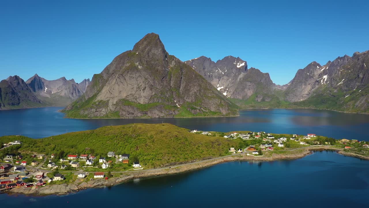 Reine Lofootit on saaristo Nordlandin läänissä, Norjassa