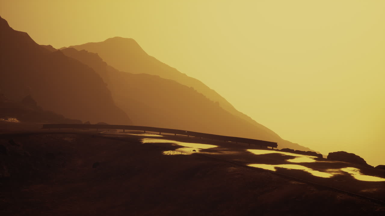 carretera del océano atlántico cerca de la montaña