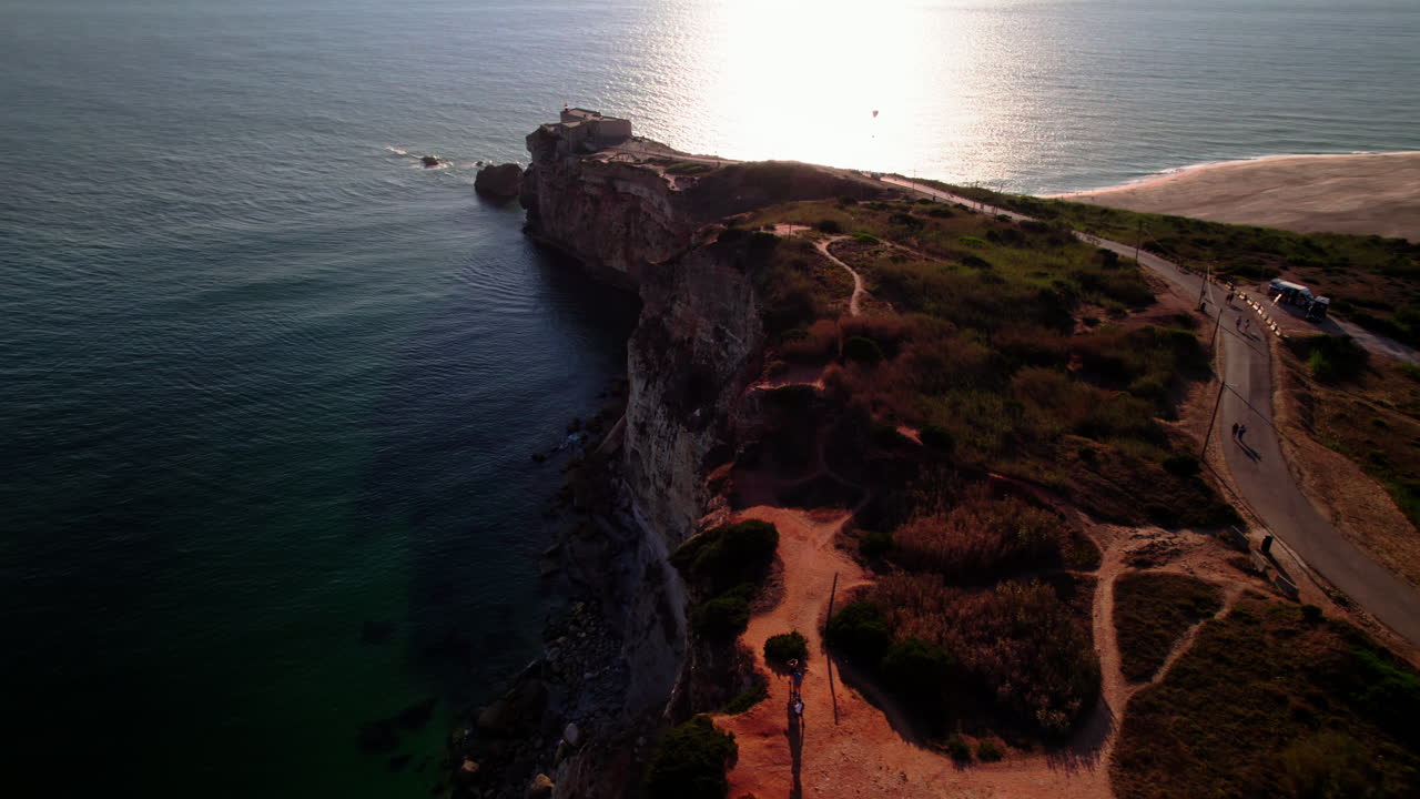 Blick auf den Leuchtturm von Nazaré