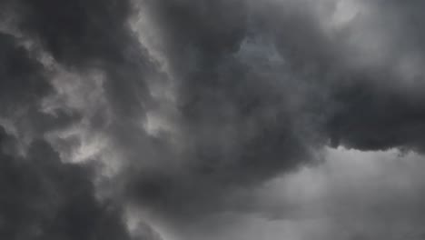 Cielos-Tormentosos-Y-Oscuros-De-Belleza-Tormentas-Eléctricas-Y-Nubes-Oscuras