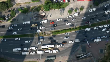 vista aerea del trafico de la ciudad