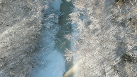 Fondo-Del-País-De-Las-Maravillas-Invernales,-Vista-Aérea-Abstracta-De-Arriba-Hacia-Abajo