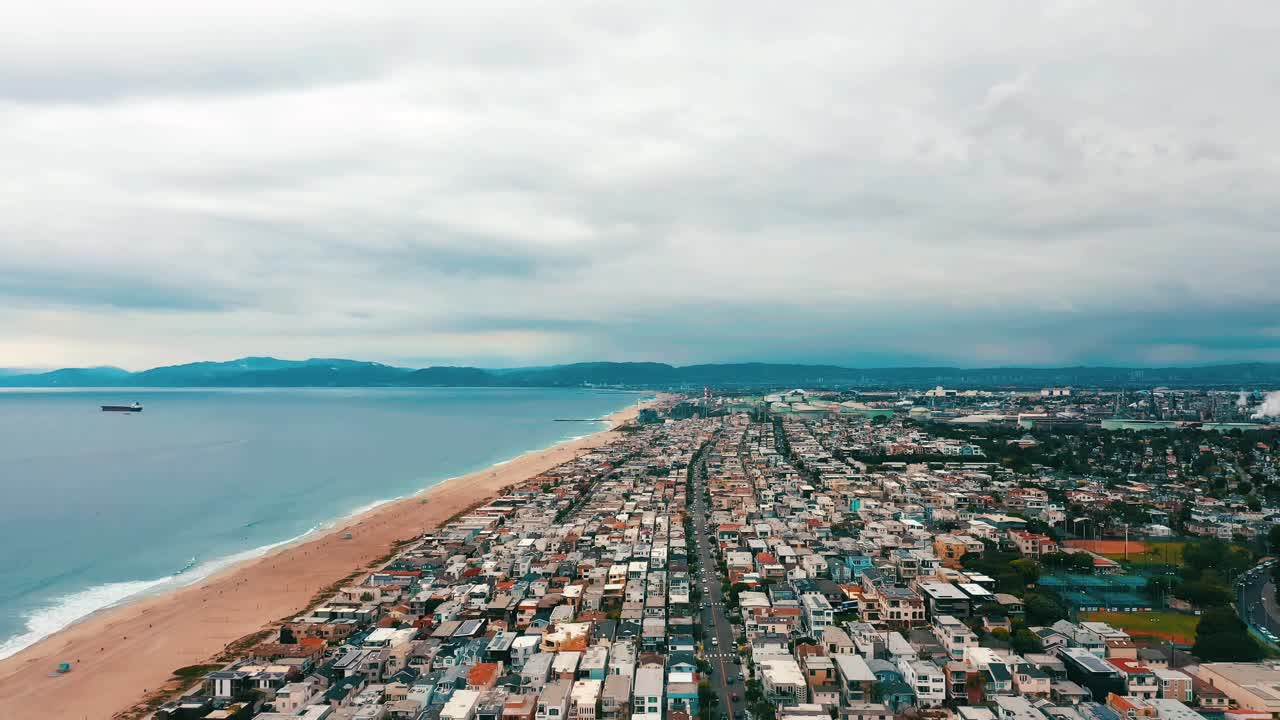 ciudad frente al mar de la playa de manhattan en california, estados unidos