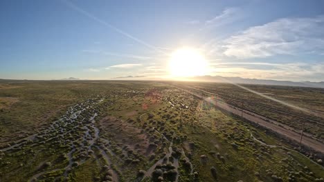 vista aérea de un paisaje inundado del desierto de mojave después de una lluvia récord de primavera