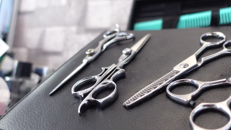 Tese professionali per tagliare i capelli