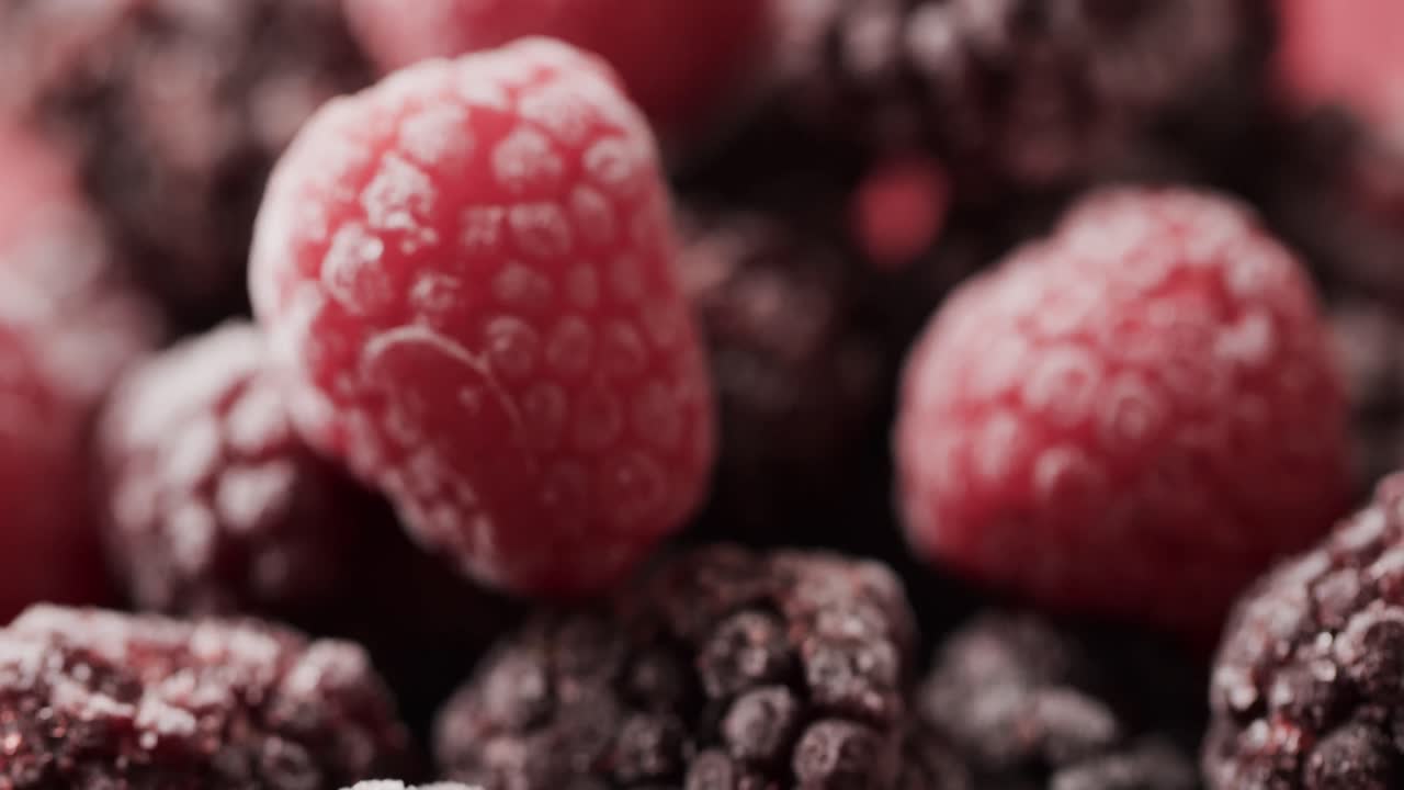 micro vídeo de un primer plano de frambuesas con espacio de copia
