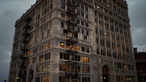 art deco stone buildings in the city of chicago