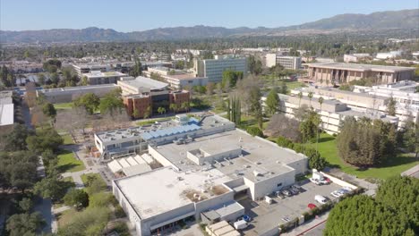 Aerial-view-rising-above-California-state-university-Northridge-CSUN-campus-grounds-Los-Angeles-landmark