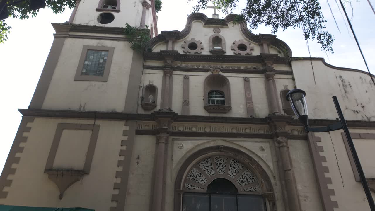 iglesia histórica de santa ana en casco viejo, ciudad de panamá con fachada detallada