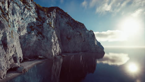 In-Der-Nähe-Der-Kalksteinfelsen-Im-Meer