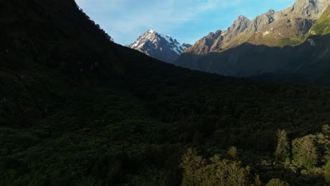 Shaded-mountain-valley-with-rocky-snow-covered-peaks-in-the-Milford-Sound