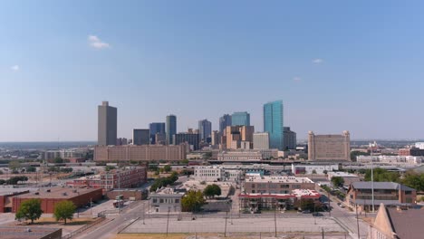 Establishing-drone-shot-of-Fort-Worth,-Texas