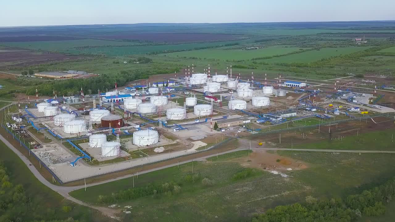 석유 정제 공장 단지 의 공중 사진