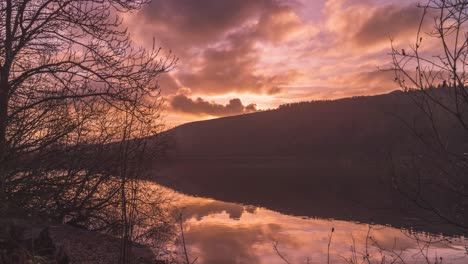 Sunset-timelapse-Peak-district-lake-Uk