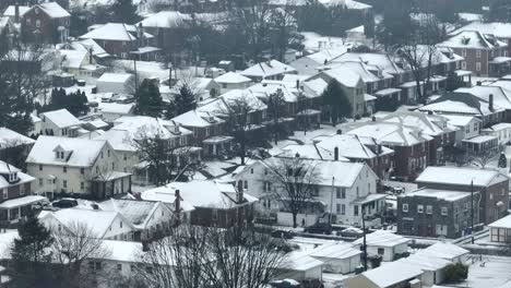 Toma-Aérea-De-Un-Barrio-Suburbano-En-Los-EE.UU.