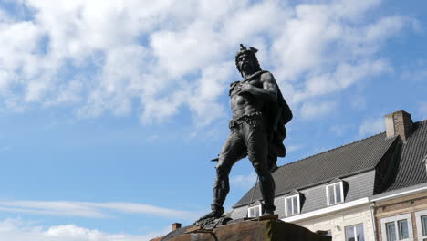 Monumento-A-Ambiorix,-Rey-De-Los-Eburones-En-Tongeren,-Bélgica-Estática