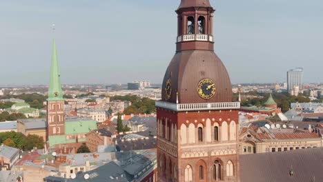 cattedrale di riga torre dell'orologio herdera laukums riga lettonia