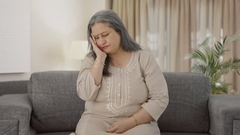 Sick-Indian-old-woman-suffering-from-headache