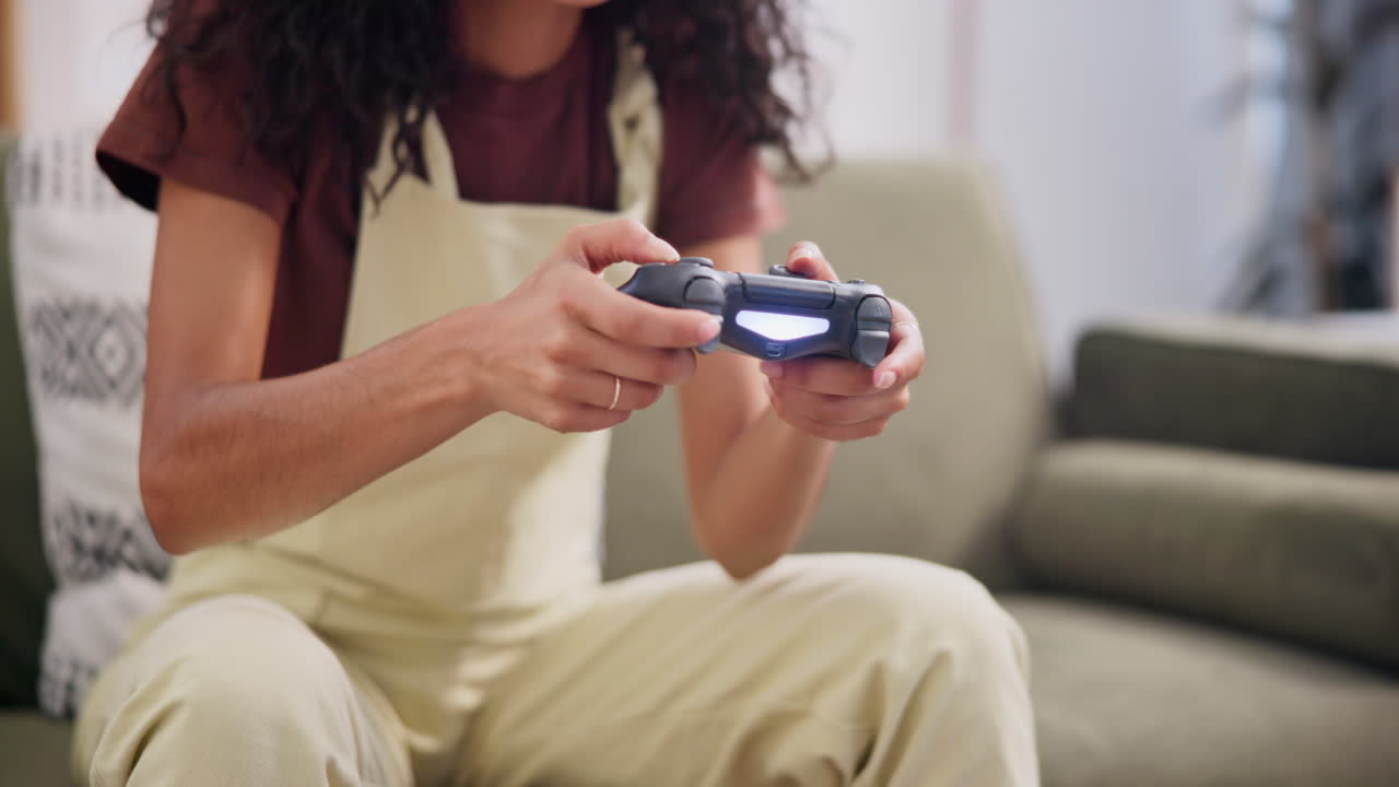 donna che gioca a videogiochi