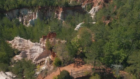 Absolutely-stunning-drone-footage-of-a-gigantic-canyon