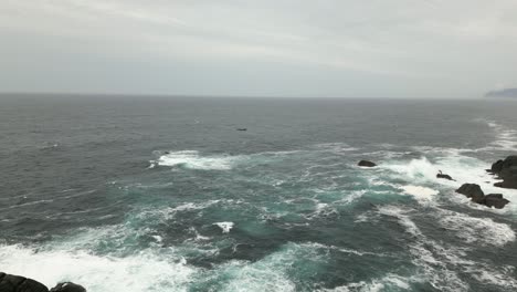 Bad-Sea-with-Rib-Boat-just-outside-of-Kråkenes-Lighthouse,-close-to-Måløy,-Norway