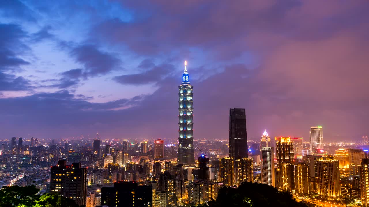 timelapse taipei 101 torre y paisaje urbano de taiwán en la noche