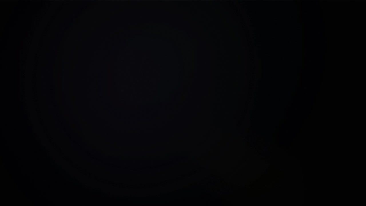 Superposición de fuga de luz sutil sobre fondo negro