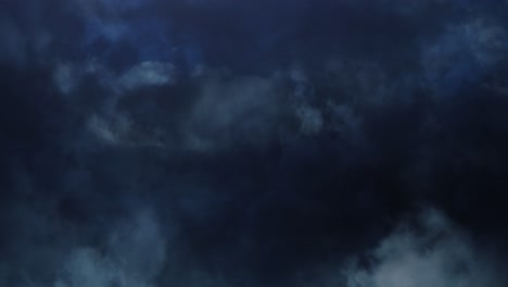 4K-Gewitter-In-Dunklen-Cumulonimbus-Wolken,-Die-Sich-Am-Himmel-Bewegen