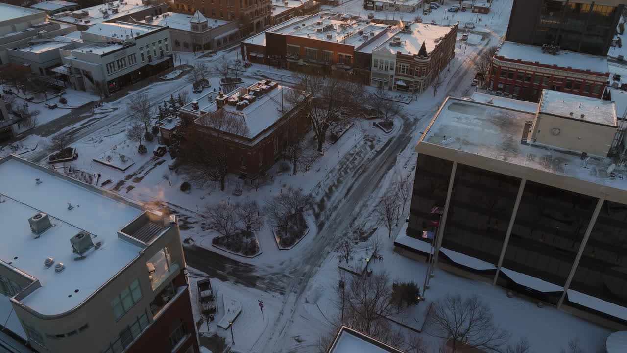 아칸소 대학교 (university of arkansas, fayetteville) 는 아칸소 북서부의 해가 지는 시내에 있다.