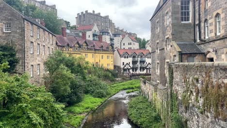 Edimburgo-Capital-De-Escocia-Reino-Unido-Río