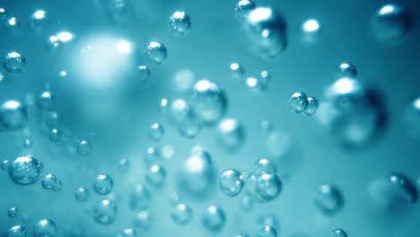 muchas burbujas de agua en agua azul de cerca, onda de agua abstracta con burbujas en cámara lenta.