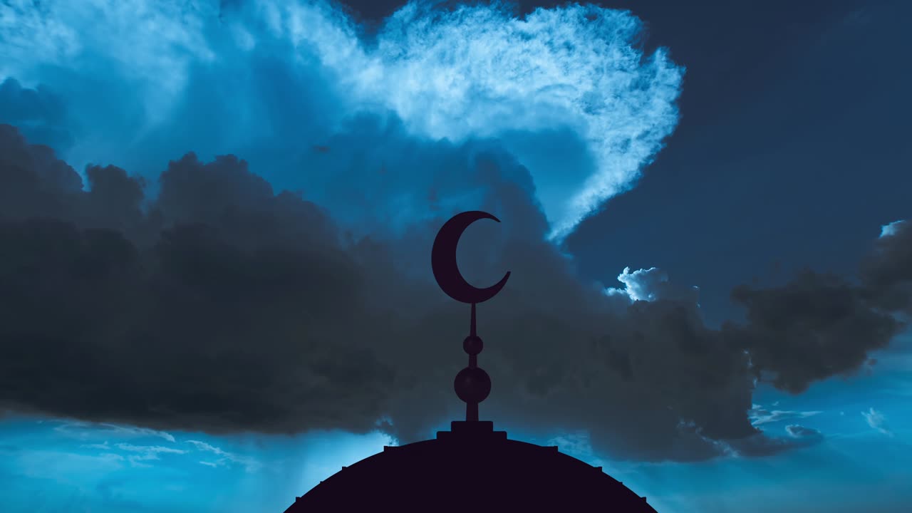 el símbolo del islam en un fondo de corriente de nube azul. lapso de tiempo