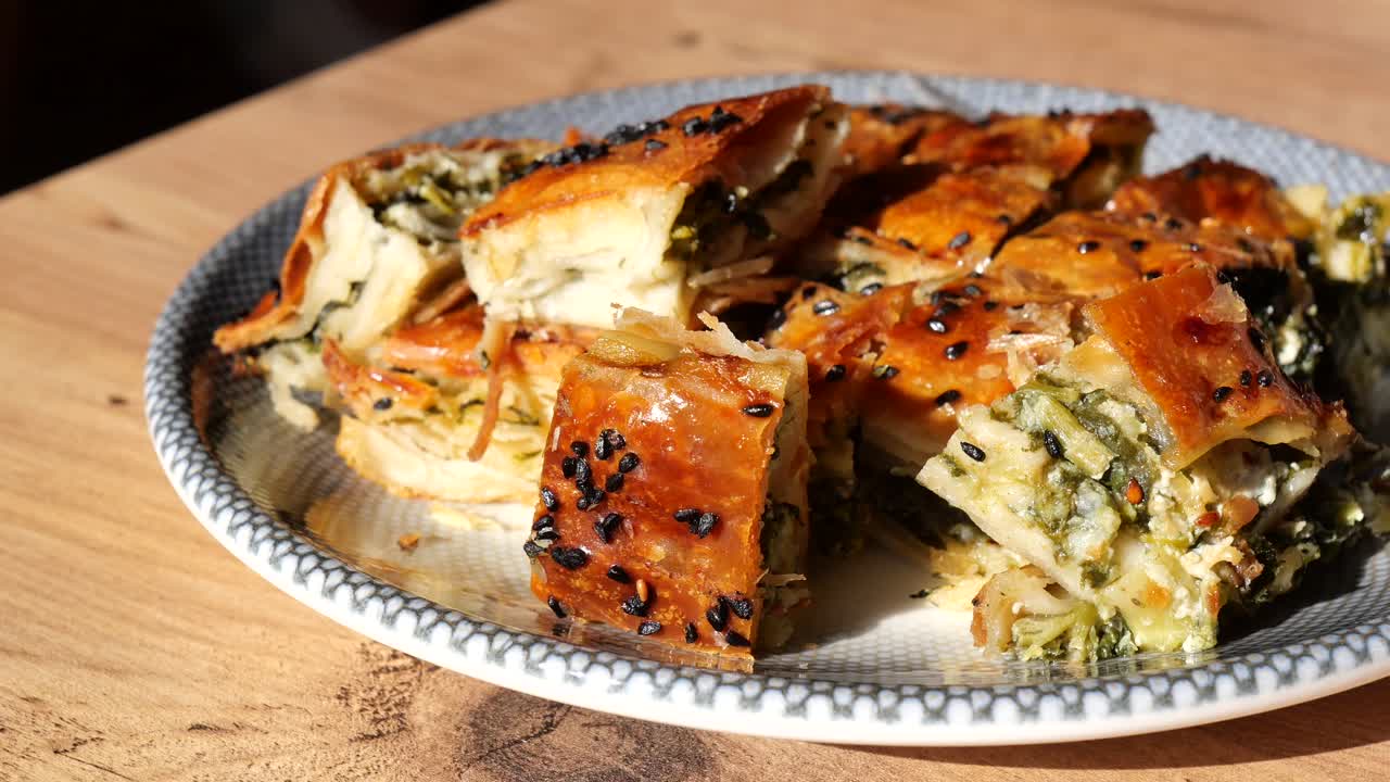 Börek con spinaci e formaggio - Ricetta di pasticceria turca