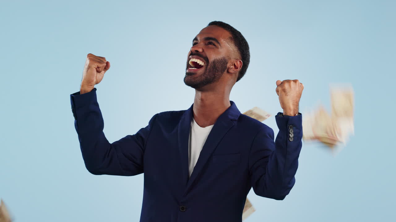 hombre de negocios, ganador y lluvia de dinero para el éxito