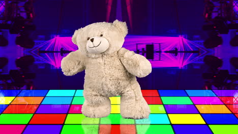 un oso de peluche bailando en el piso de una discoteca