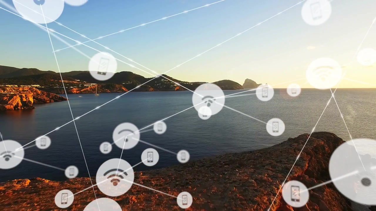 Drone nærmer sig, starter overlay-noder, der dukker op og udvides over et forbjerg, og viser trådløs rækkevidde.