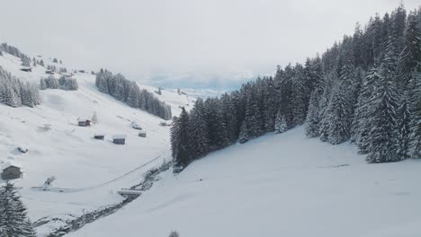 Hermoso-Paisaje-Invernal-En-La-Montaña