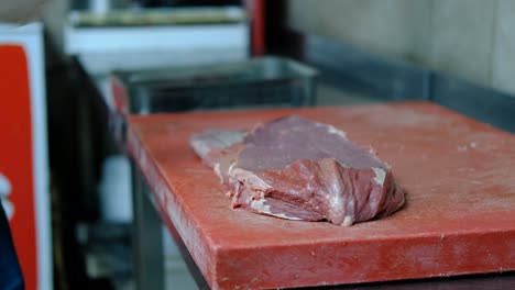 cutting raw steak