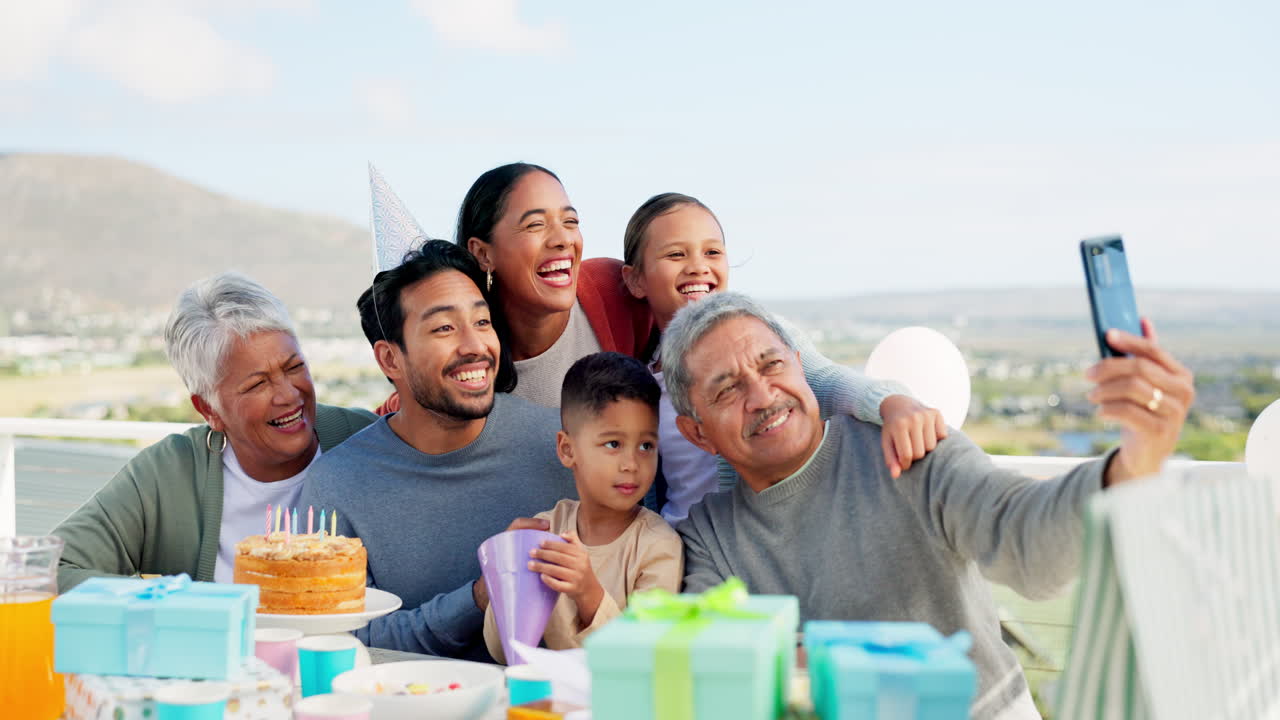 집에서 가족, 생일, 파티 셀카