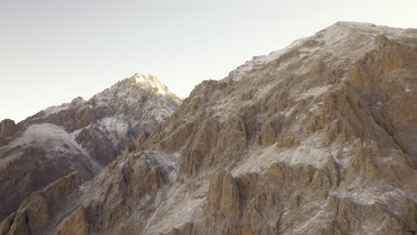 Hochwertige-4K-Drohnenaufnahmen-Aus-Der-Luft-Des-Türkischen-Taurus-Aladaglar-Gebirges