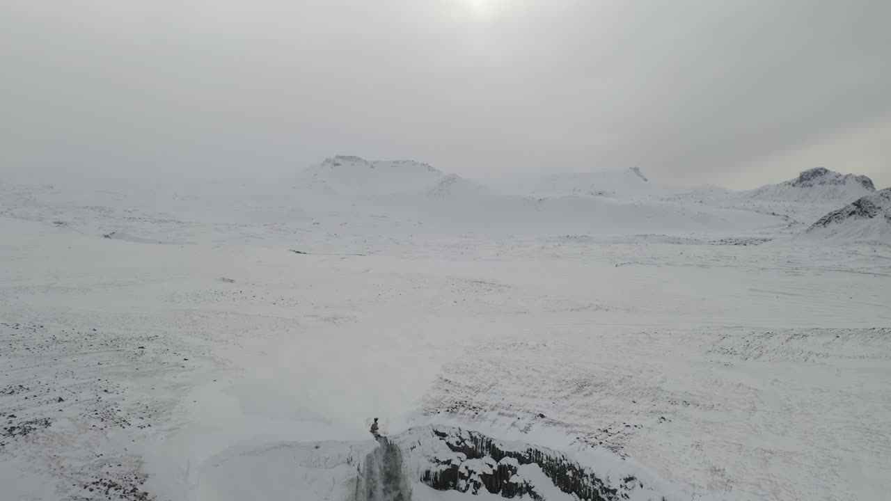 아이슬란드의 svodufoss 폭포에서 snaefellsnes 반도의 겨울 풍경