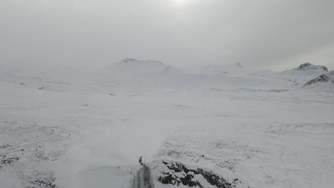 Winterlandschaft-Auf-Der-Halbinsel-Snaefellsnes-Vom-Svodufoss-wasserfall-In-Island