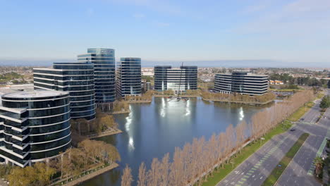 edificios de oráculo alrededor del lago larry - compañía de software en redwood city, california, estados unidos