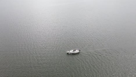 Segelboot-Vogelperspektive-Beim-Segeln-Auf-Dem-Hudson-River,-New-York