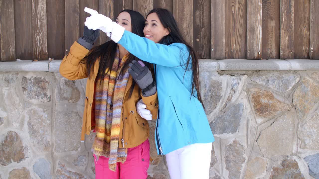 스타일리시한 겨울 패션으로 매력적인 젊은 여성