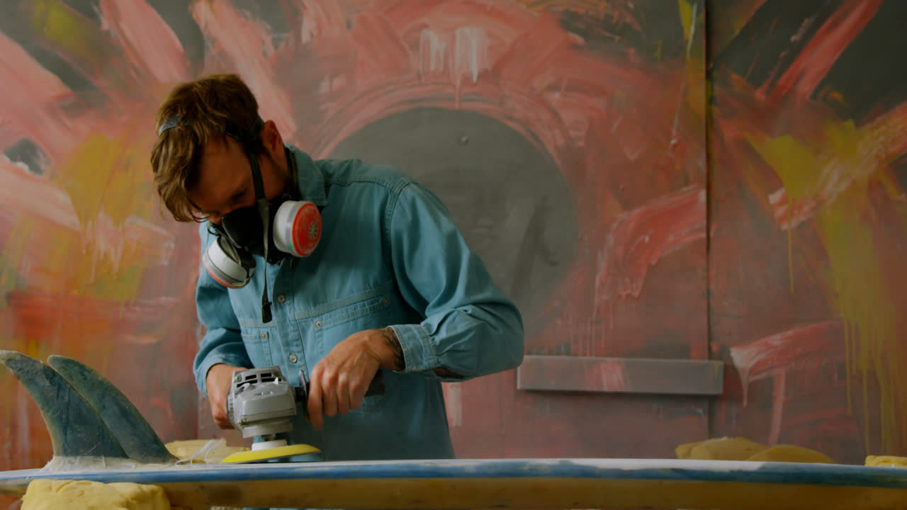 서핑 보드를  ⁇ 는 남자 4k