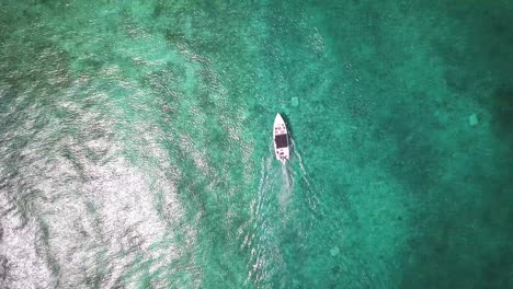 Boat-Cruising-on-Caribbean-Ocean-Water-in-Belize-Birds-eye