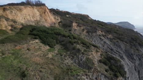 Aerial-shot-showing-the-amazing-escarpment-of-Charmouth-Beach,-Dorset,-UK