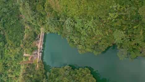 Vertical-shot-of-Tireo-reservoir-in-Loma-de-Blanco-Bonao,-Dominican-Republic