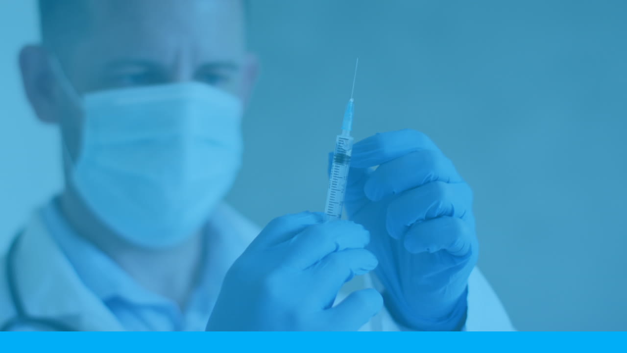 animación de moléculas sobre un médico caucásico con una jeringa